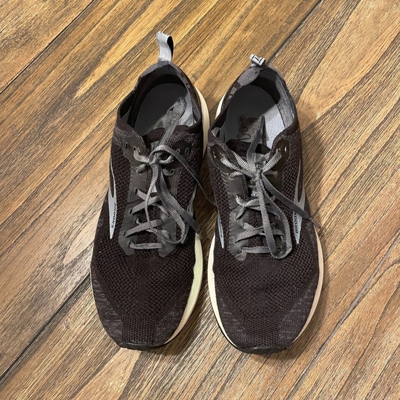 Brooks Women’s Levitate 4 Black White Running Shoes Sneakers Size 10.5 B Active - Picture 4 of 9